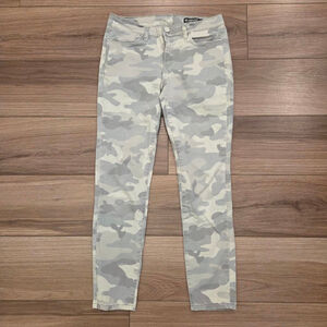 Women's BLANKNYC Low rise Skinny Jeans Size 28 Gray White Camo